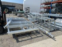 Suurem kogus valmis lauda detaile