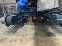 Ekskavaatori laiendatud alusraam peale värvimist