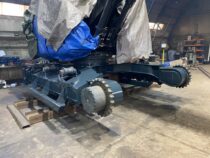 Hyundai ekskavaatori laiendatud alusvanker peale värvimist