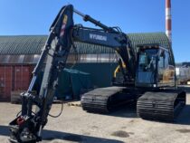 Laiendatud Hyundai ekskavaator eestvaates