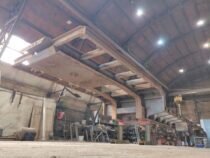 Liivapritsitud poolhaagis