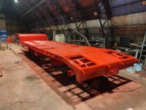 Värvitud poolhaagise raam